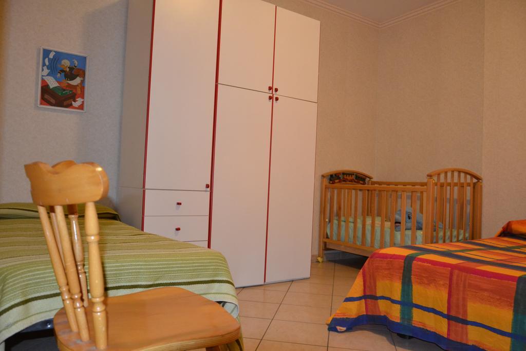 Low Cost La Meridiana Otel Zafferana Etnea Oda fotoğraf